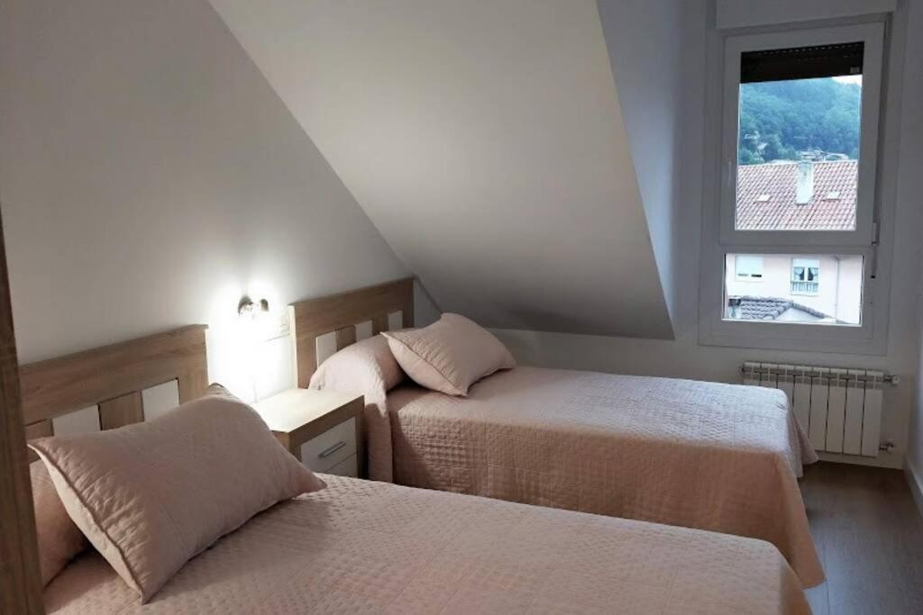 Ferienwohnung Precioso Atico En El Centro De Onís Exterior foto
